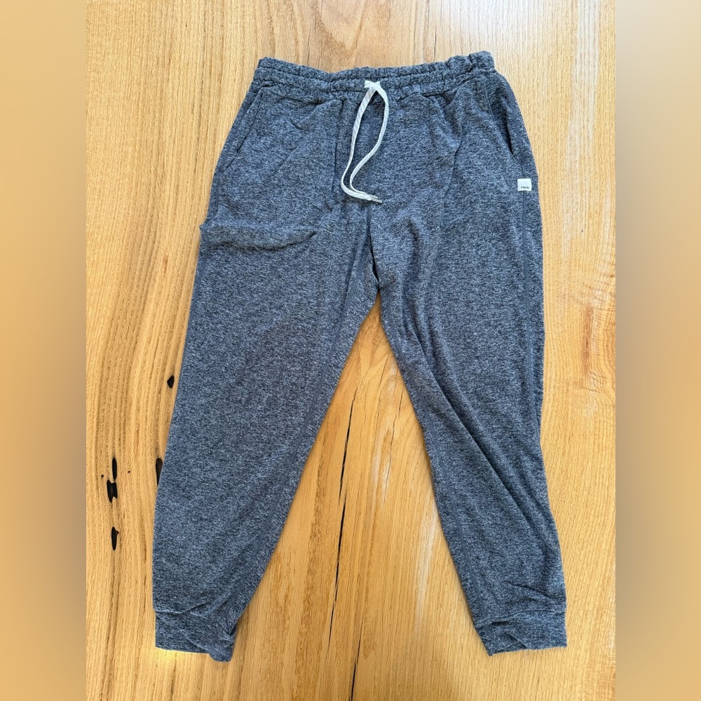 Vuori Heathered Gray Fabric Detail- Women’s